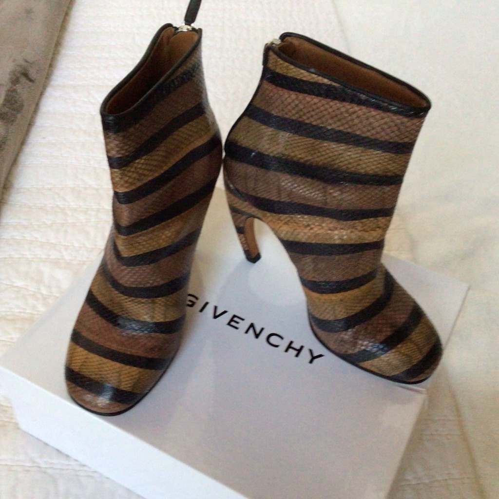 Givenchy Patch.Ayer’s Boot, 38.5
